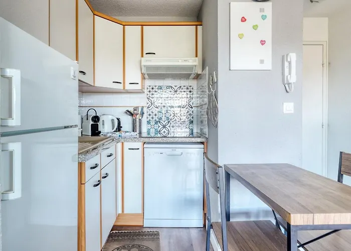 Apartment T2 600 M From The Beach! Air-conditioned